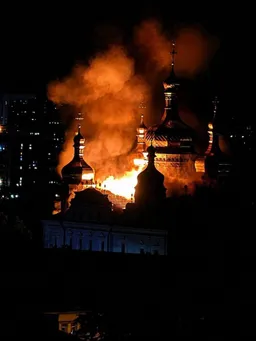 При атаке на Киев загорелся Успенский собор Киево-Печерской лавры, повреждены киностудия Довженко и дореволюционное здание арсенала